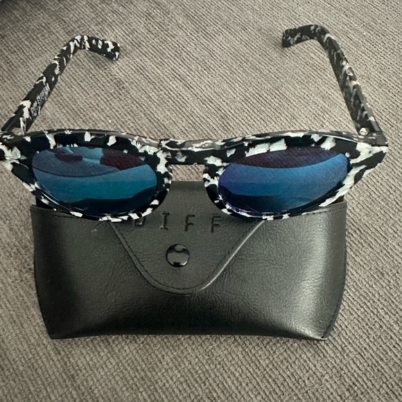 Diff Eyewear Accessories - Diff Eyewear Black and White Sunglasses with Animal Print